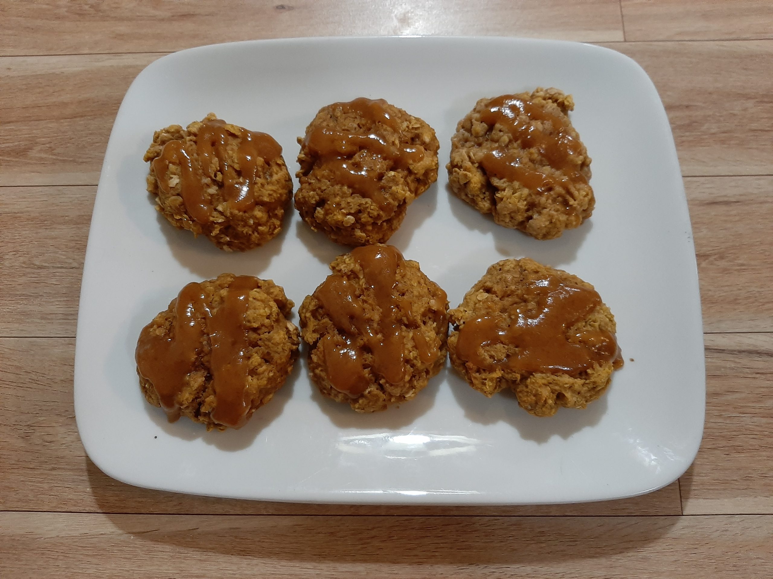 Pumpkin Oatmeal Cookies with Caramel